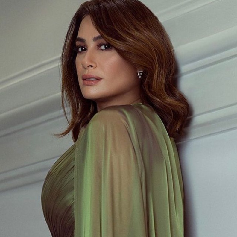 تسريحات شعر ناعمة وراقية للمرأة الأربعينية من وحي هند صبري