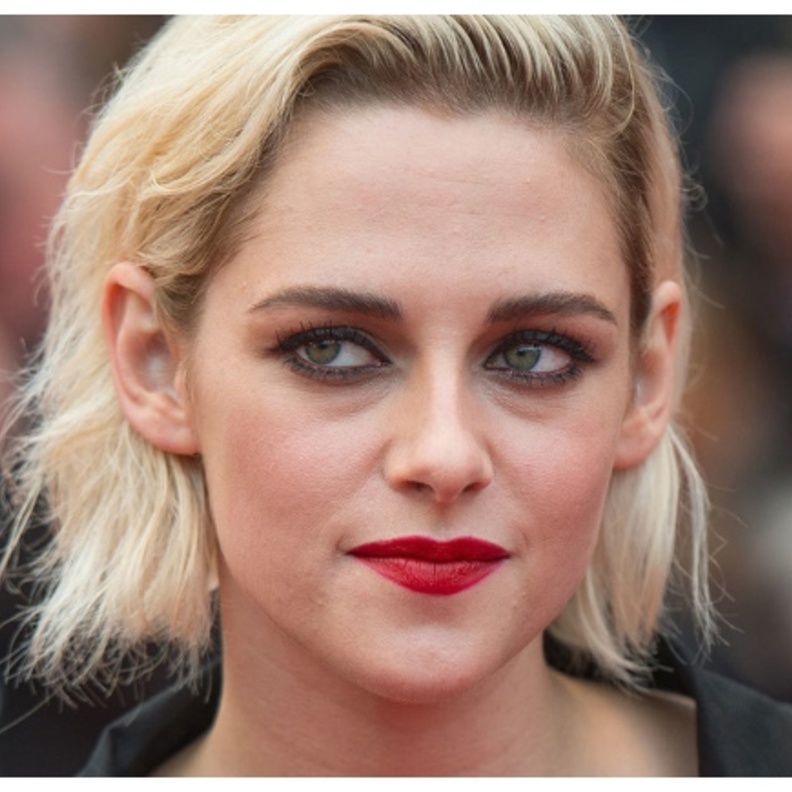 قصص حب النجمات والمخرجين في هوليوود