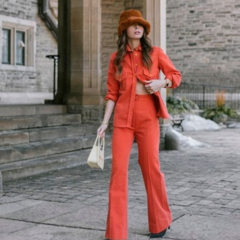 من المفضّل إختيار الأحذية النيود بلون الجلد التي تكسبك بعض السنتيمترات