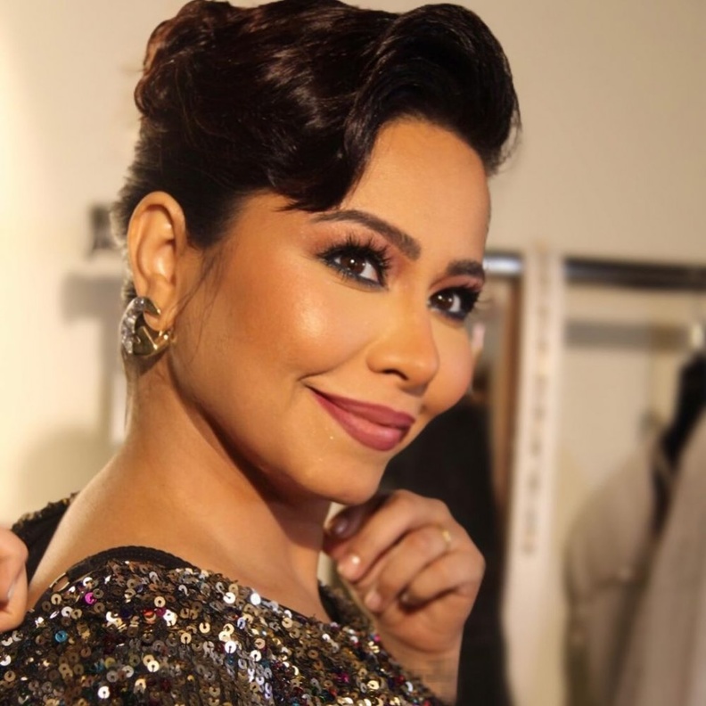 إطلالة شيرين عبد الوهاب الجمالية ملفتة في السعودية بتوقيع هالة عجم