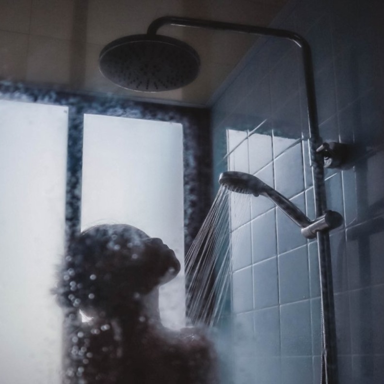  هل الاستحمام بالماء الساخن يقتل فيروس كورونا