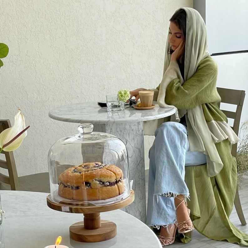 عباية صيفية من مجموعة SS21 لعلامة ليلك المصدر lilacofficial