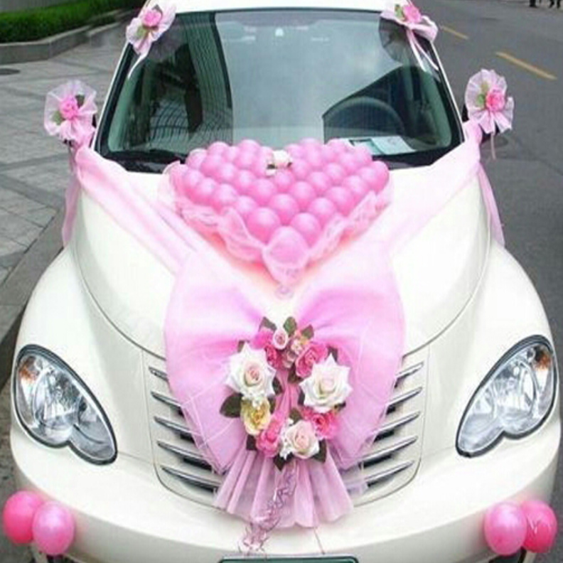 سعودية تزين سيارة زفاف