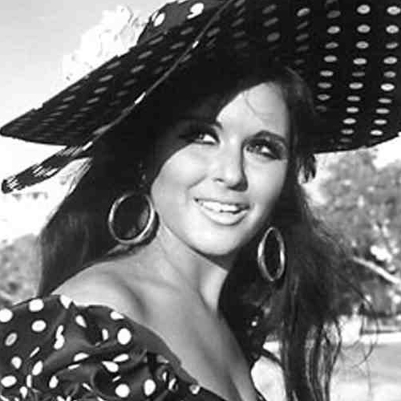 انوثة السندريلا سعاد حسني هدف الحملة