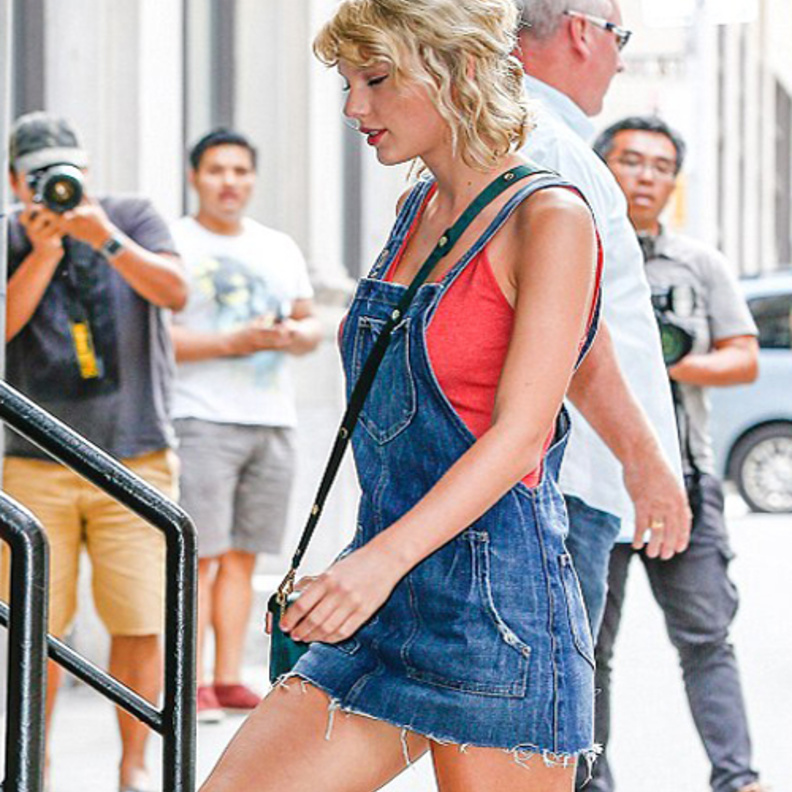 تايلور سويفت Taylor Swift تتمايل في شوارع نيويورك