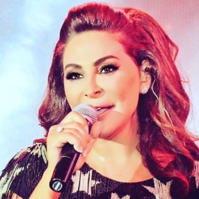 نانسي عجرم خلال حفلها في اغادير المغرب