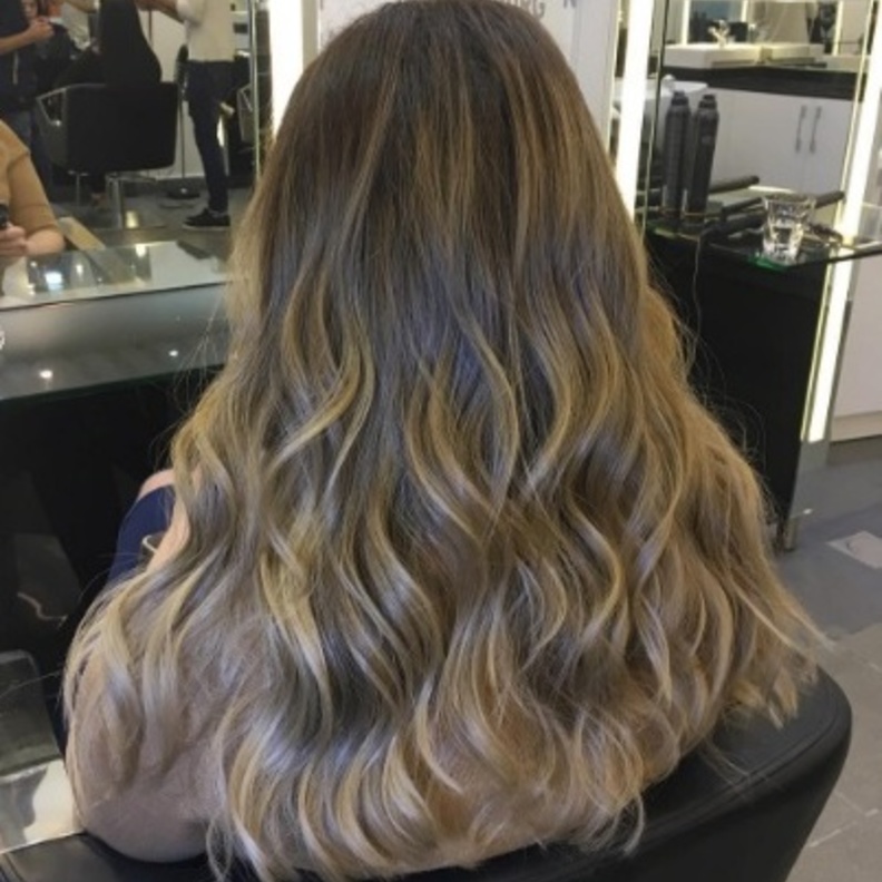 من صبغات الشعر بأنامل عبدالله عيتاني