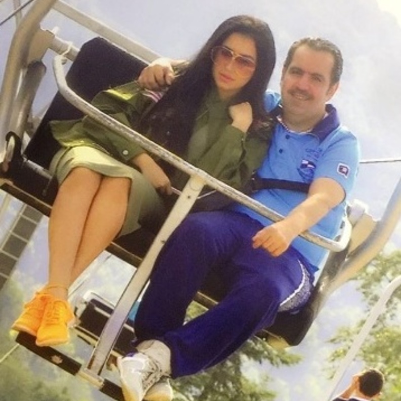 المهرة البحرينية مع زوجها عادل المسلم