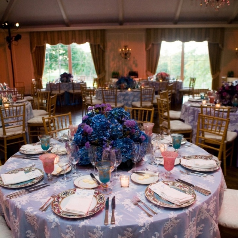 نقشات الورود لزفاف مفعم بالنعومة