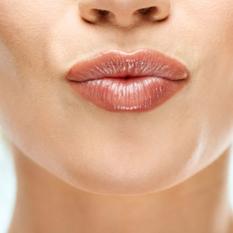 بالفيديو والصور: هكذا تكبّرين شفاهك بدون عمليات تجميل!