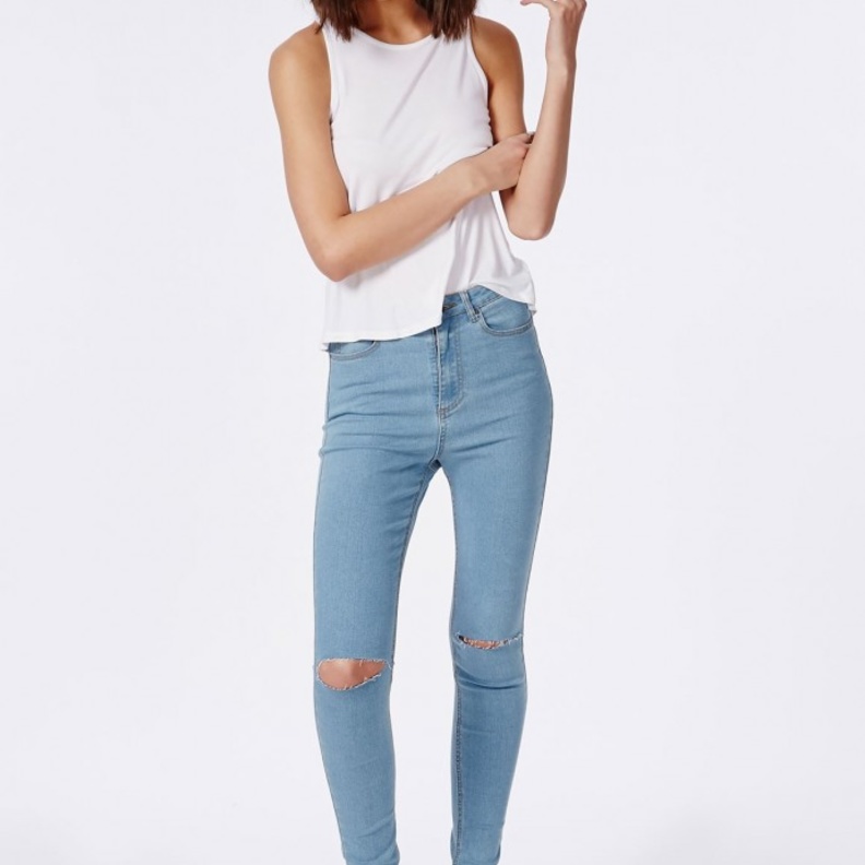 تجنبي ارتداء سراويل الجينز ذات الخصر المرتفع