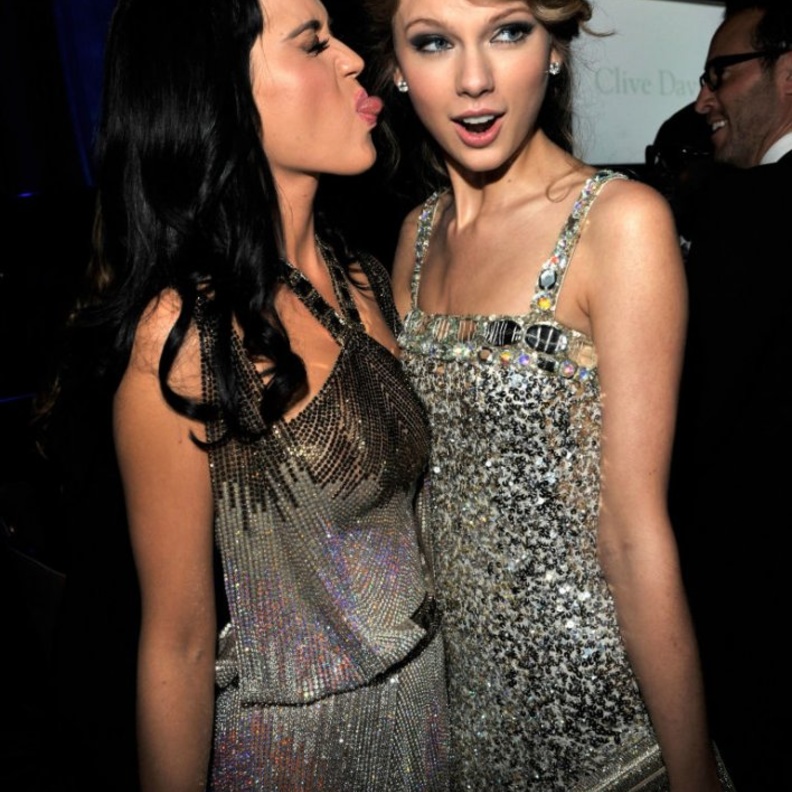 كاتي بيري وتيالور سويفت