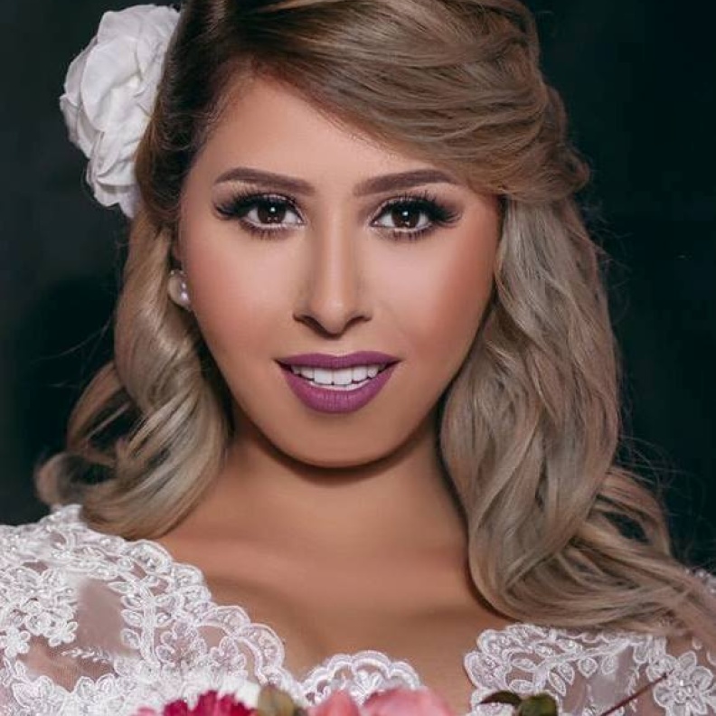 المطربة إيناس عز الدين