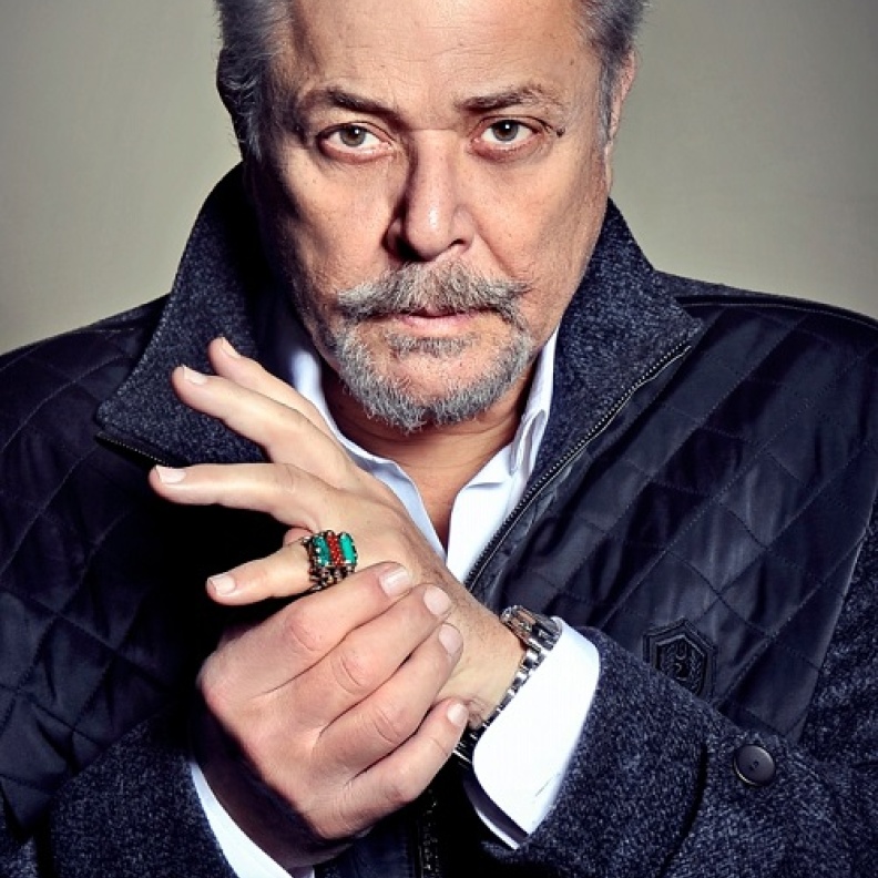 الفنان الراحل محمود عبد العزيز