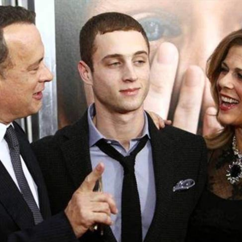 توم هانكس وزوجته وابنه