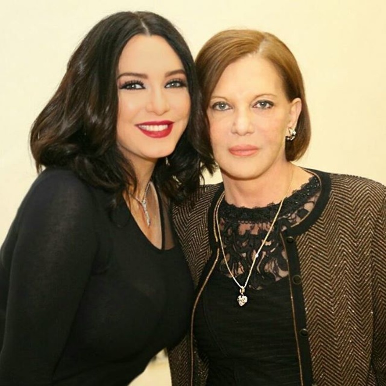 سلاف فواخرجي مع والدتها