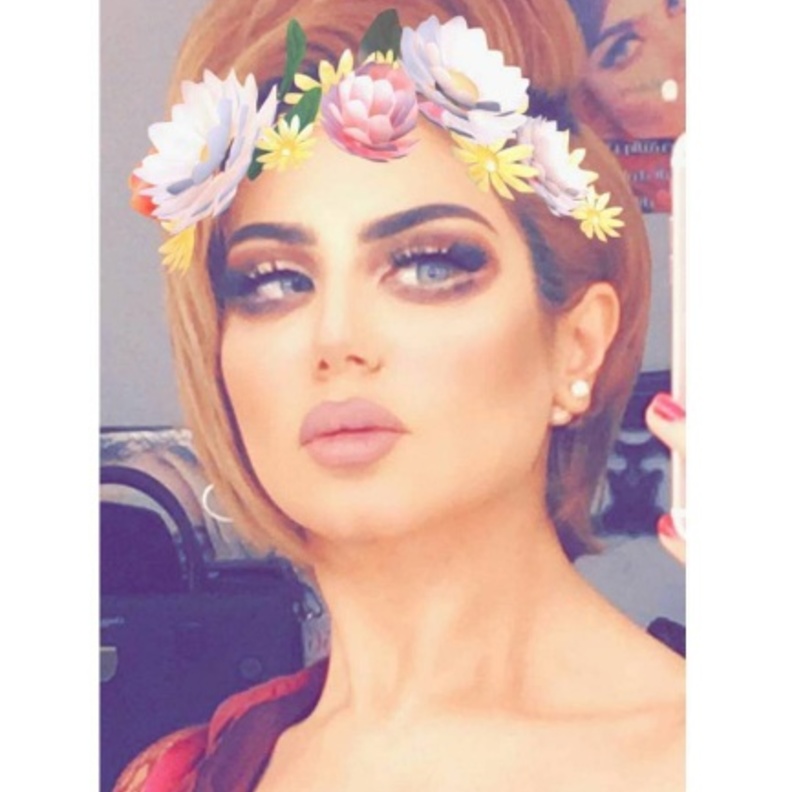 اطلالة حليمة بولند لدى افتتاح اتيليه لصديقها