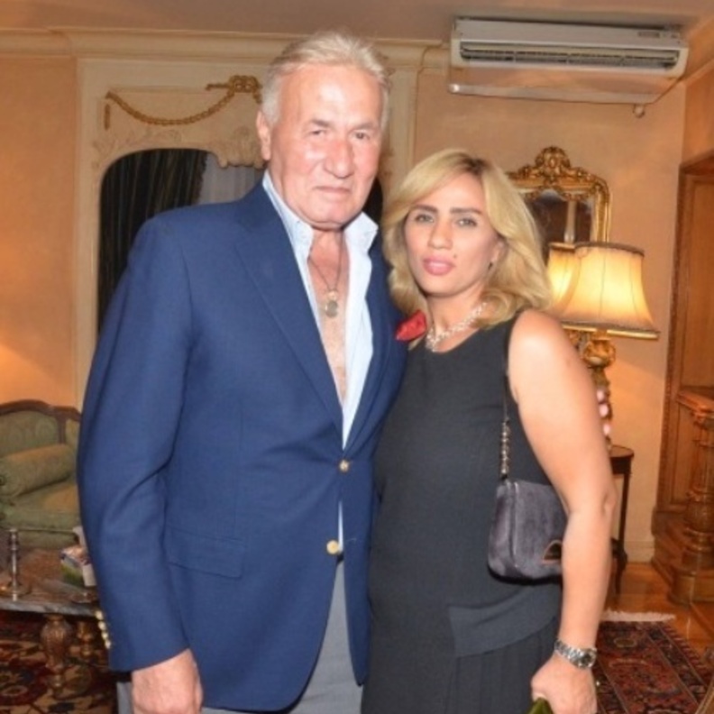 عزت ابو عوف مع زوجته اميرة السعيد