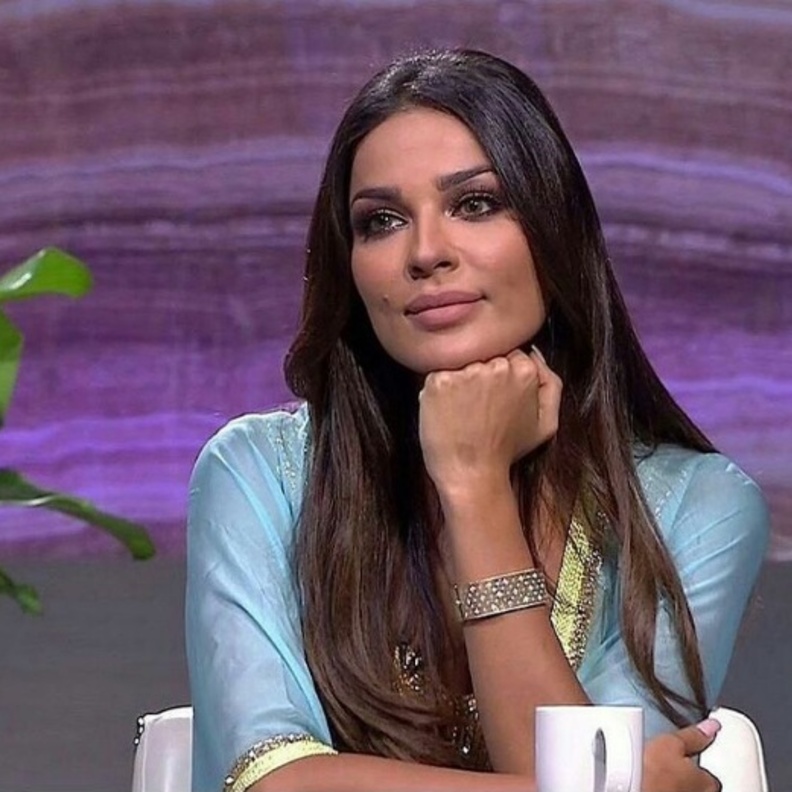 نادين نجيم في مجموعة انسان