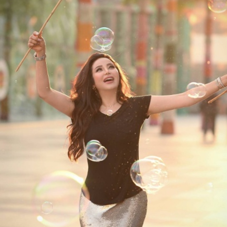 لجين عمران تحتفل