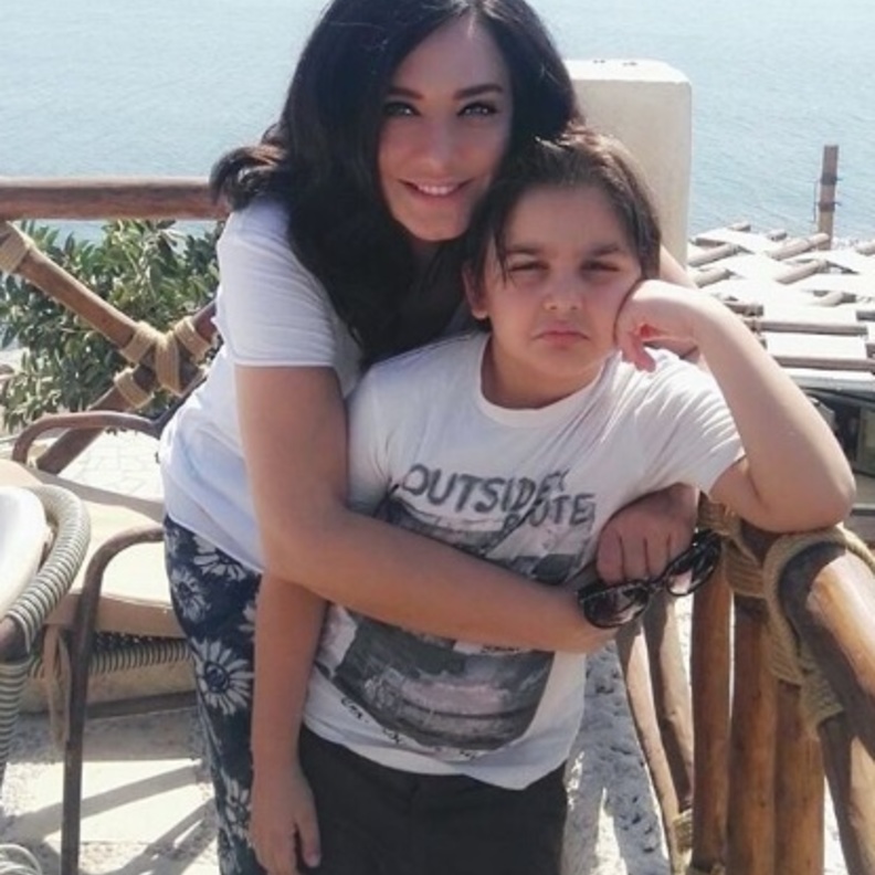 سلاف فواخرجي مع ابنها علي