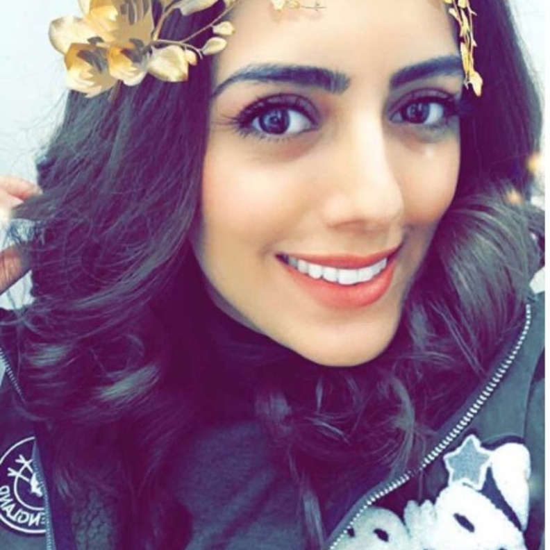 هيا عبد السلام وصورة سلفي