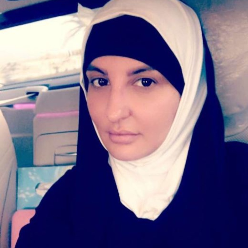 شذى حسون في العمرة