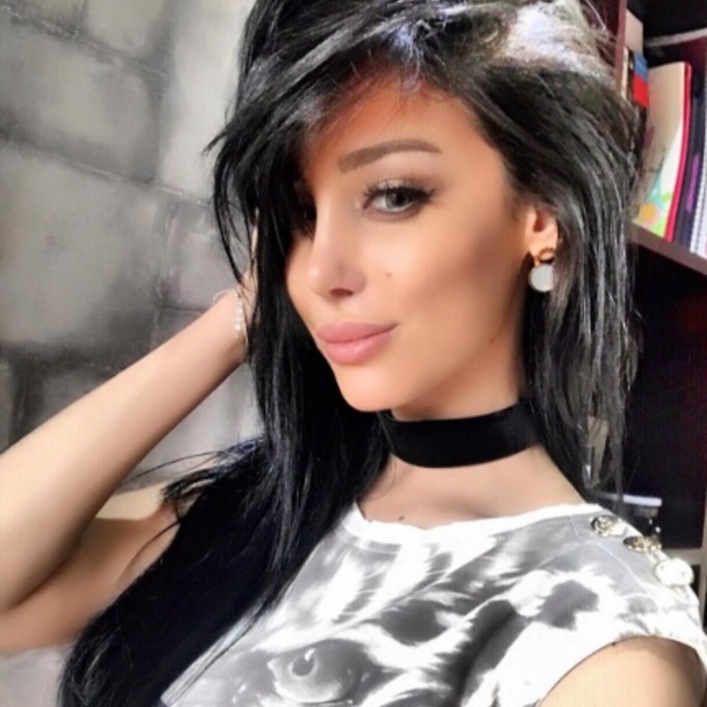 بسمة بوسيل بالشعر الاسود