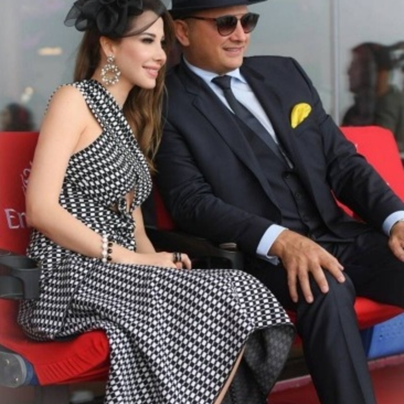 نانسي عجرم مع زوجها في سباق كأس دبي 2017