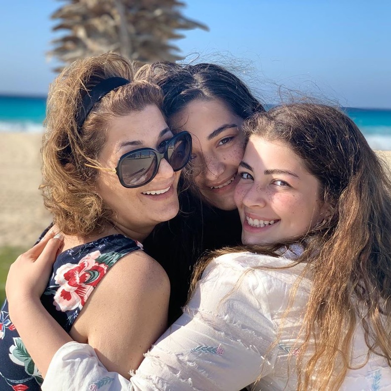 15 صورة ترصد إجازات النجوم بين الطبيعة وأحضان عائلاتهم