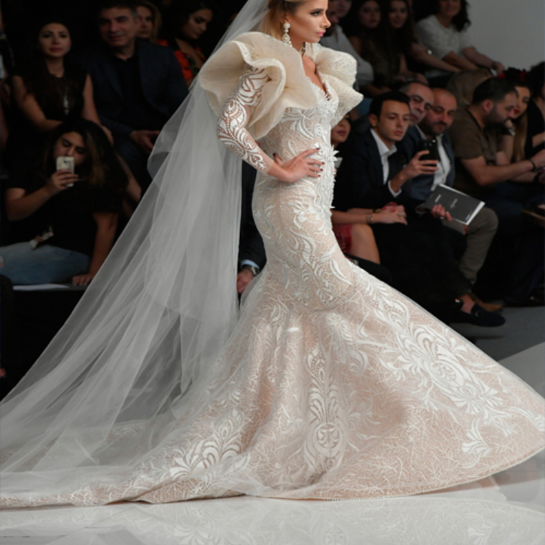 فستان فؤاد سركيس