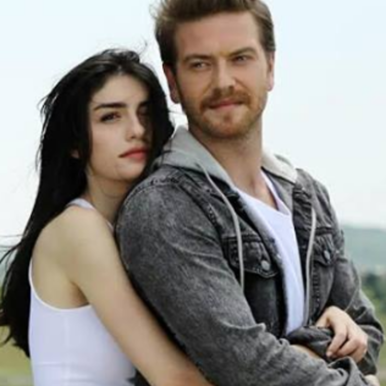 مشهد من مسلسل المجتمع الراقي