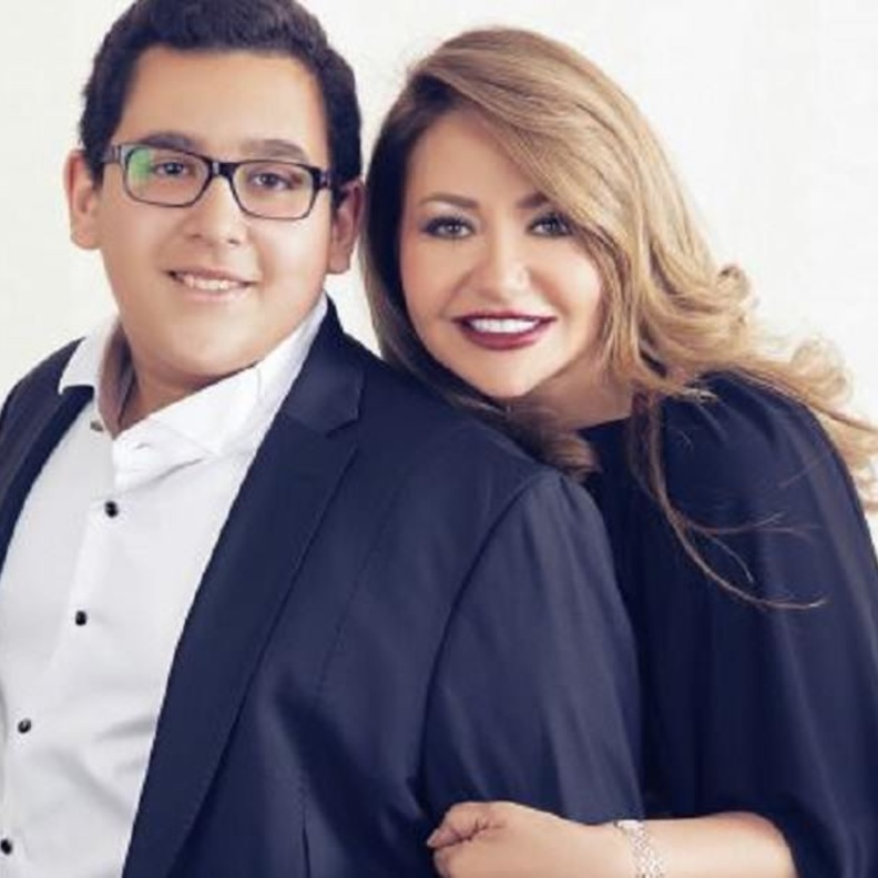 ليلى علوي وابنها