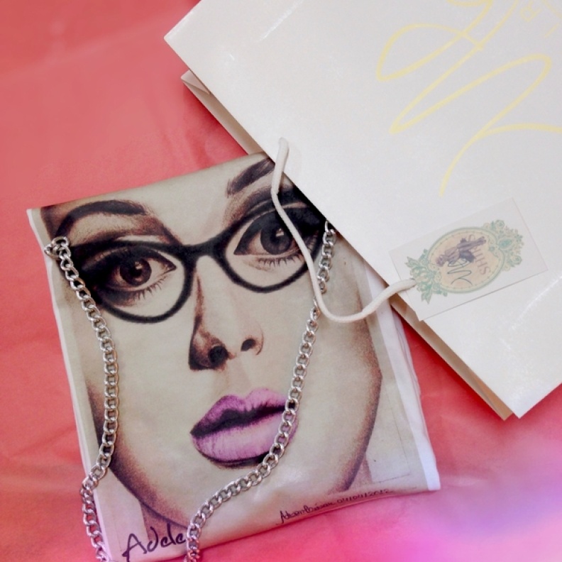 T-Shirts بتوقيعات فتاة سعودية