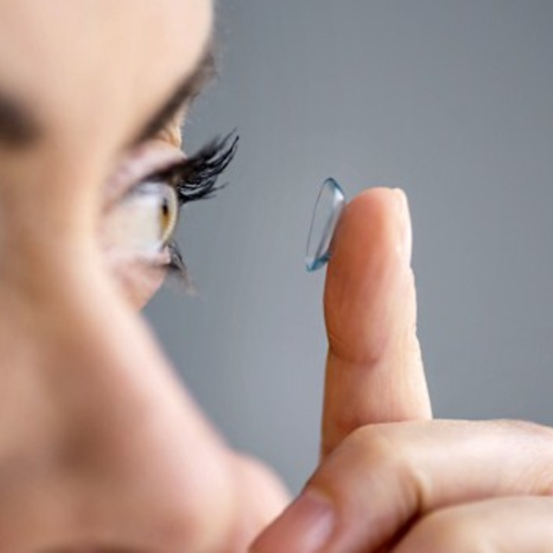 العوالق الترابية والغبار قد يتسبب في مشاكل جسيمة للعيون 