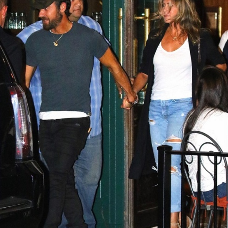 جينيفر أننيستون وجاستن ثيروكس