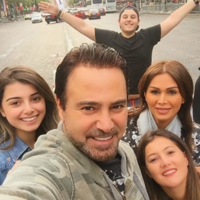 عاصي الحلاني مع عائلته