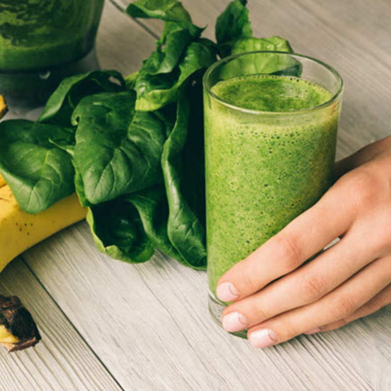 ما هي فوائد عصير السبانخ والموز