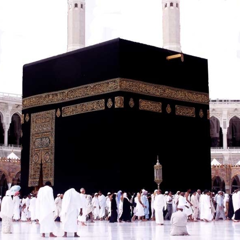 الأمير خالد الفيصل أمير منطقة مكة المكرمة أمر بتسخير كافة الجهود لخدمة المعتمرين