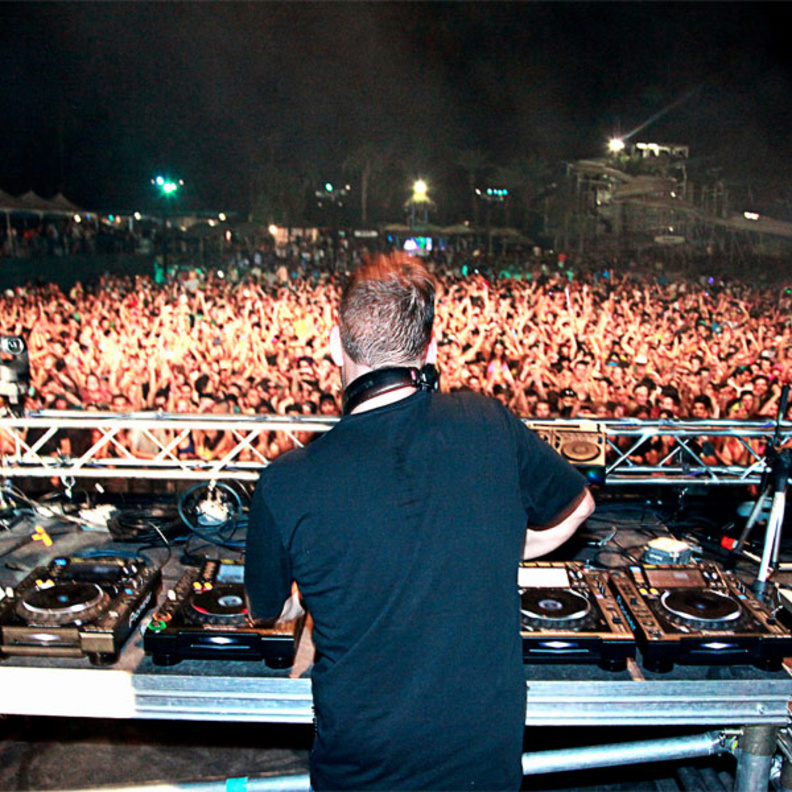 حادث سير لكالفن هاريس