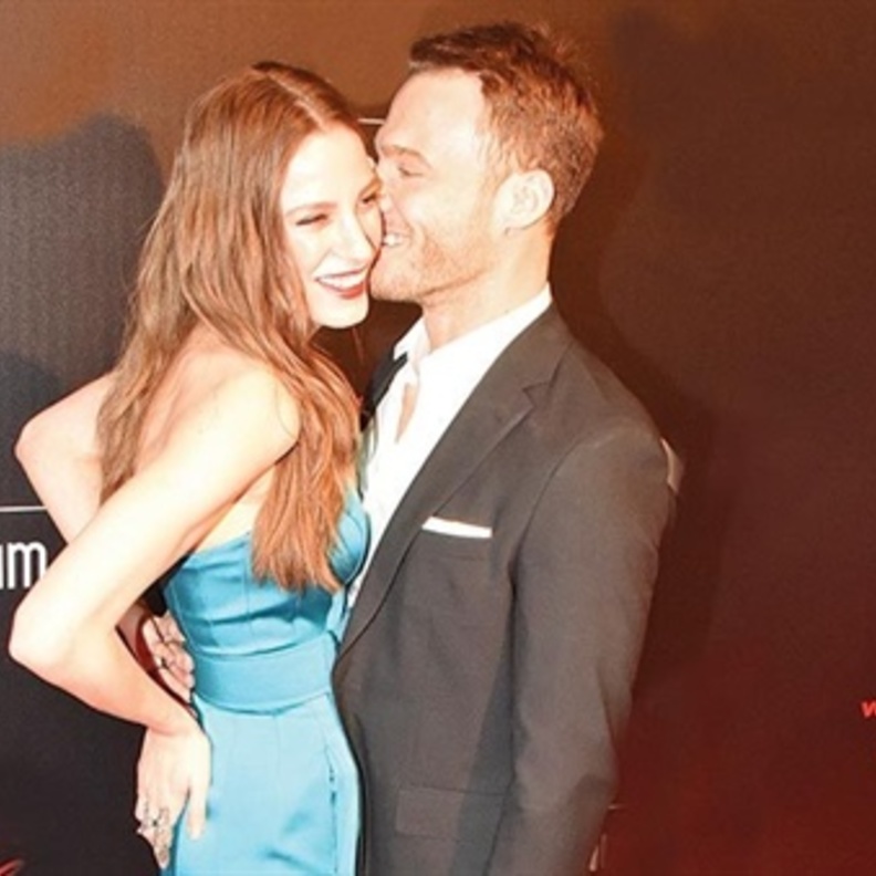 كرم بورسين وسيريناي ساريكايا