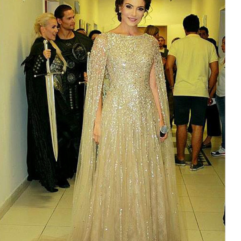  ترتدي فستان من كريكور جابوتيان