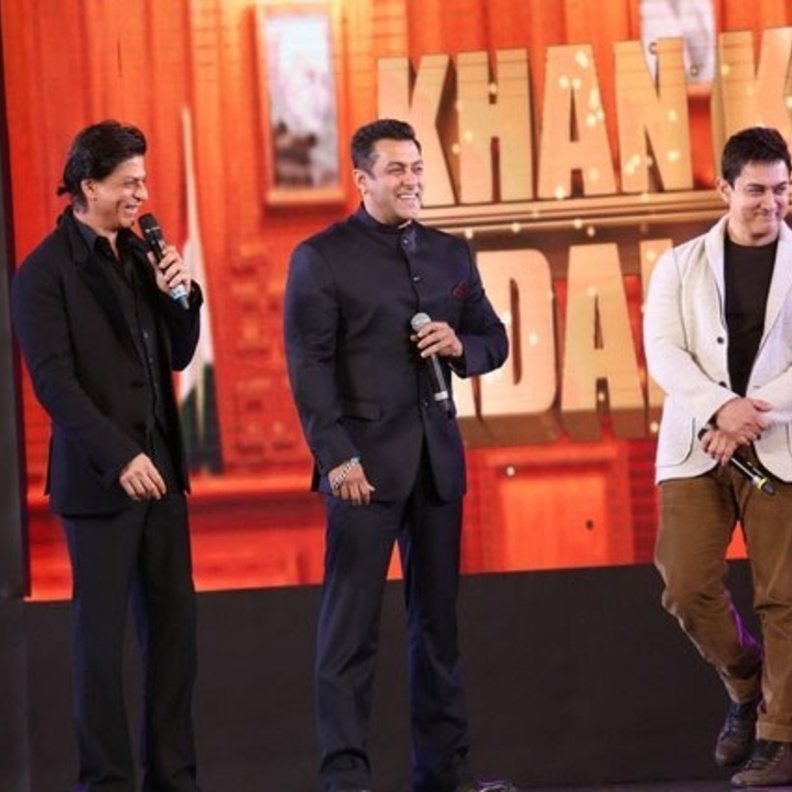 من بوليوود .. ثلاثة نجوم من آل "خان " يحتفلون بعيدهم الخمسين هذا العام 