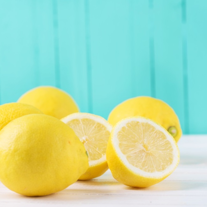 فوائد الليمون للمعدة واضراره