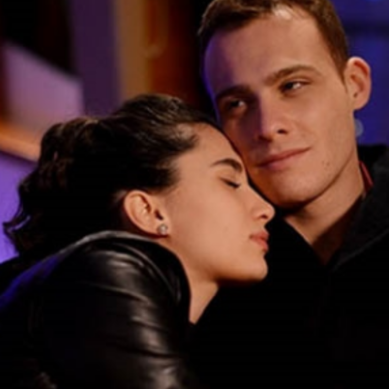 مشهد من مسلسل عندما تنتظر الشمس