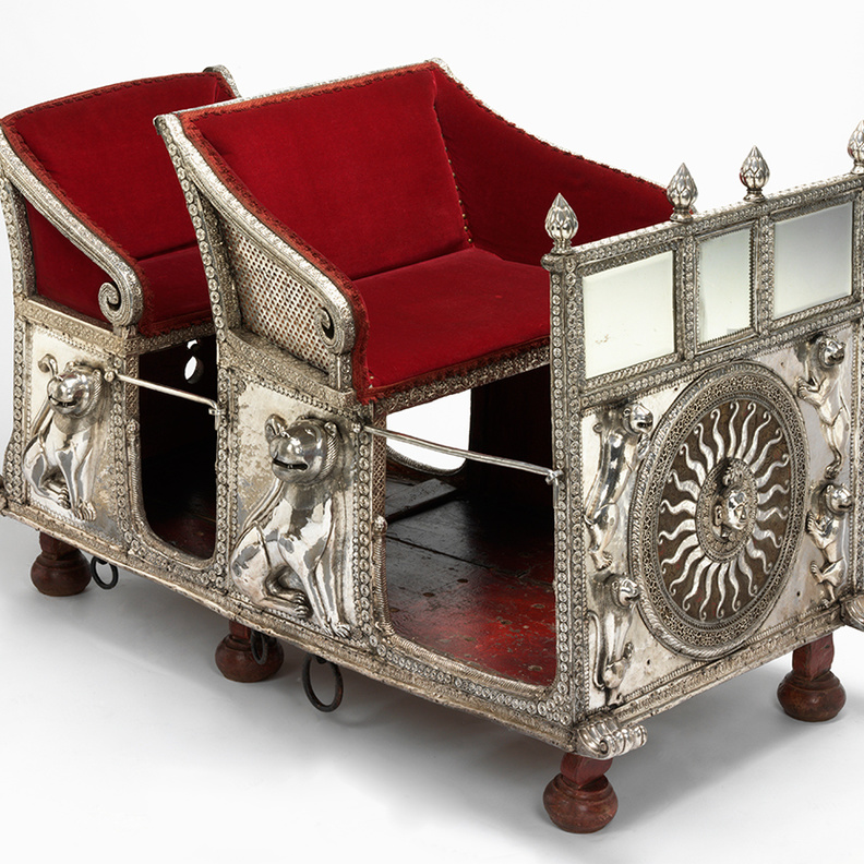 معرض "What is Luxury" في لندن