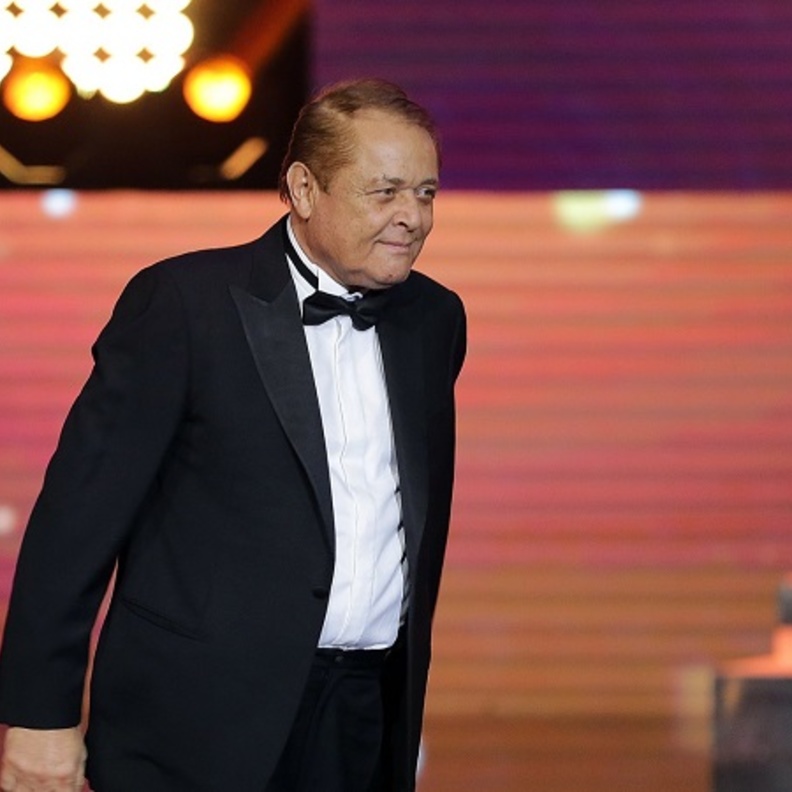 محمود عبدالعزيز