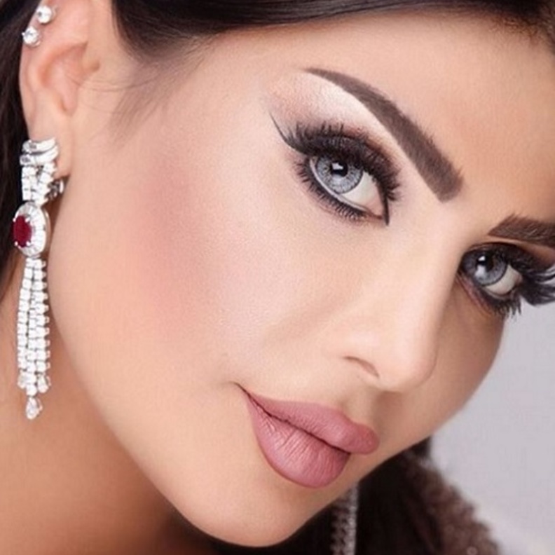 الالماس من الاحجار المفضلة لدى امل العوضي 