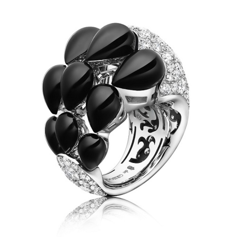 خاتم اسود مع الماس من دي غريسوغونو 