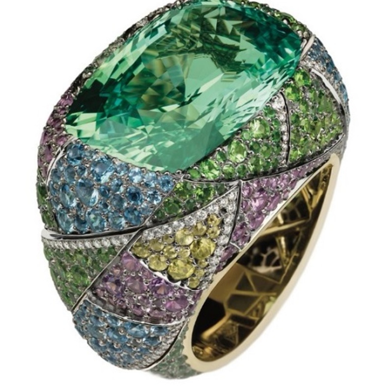 خاتم فابرجيه يحمل حجر كريسوبيريل رائع 
